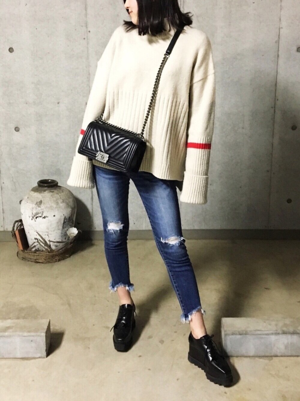 「moussy、chanel、boychanel、Stella McCartney、マウジー、シャネル、韓国ファッション」｜「MOUSSYのfringe cropped Skinny（デニムパンツ、ブルー系）」を使った、Mayu さん（レディース・165cm）の春コーディネートの1枚目の写真