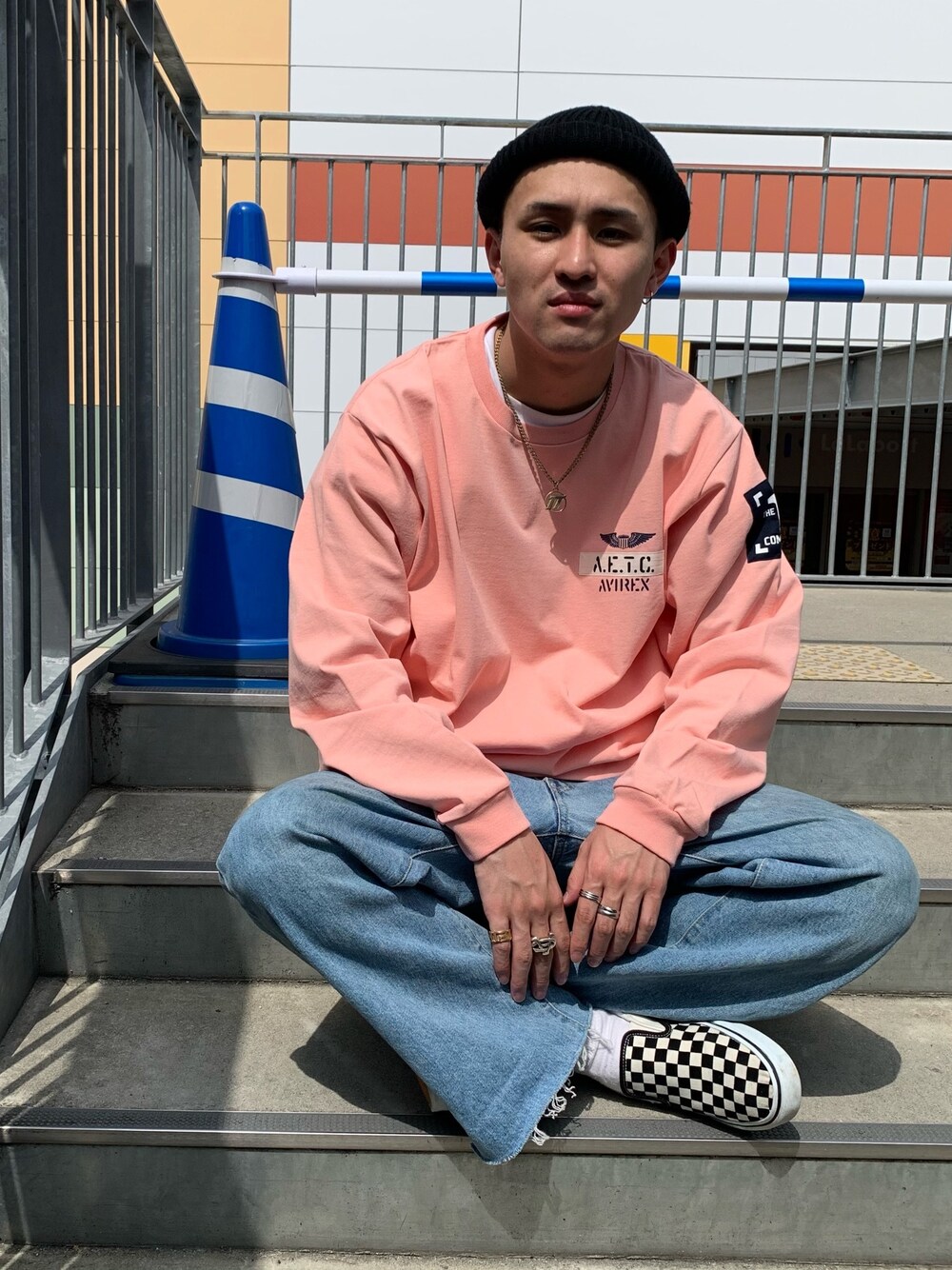 「大人カジュアル、ワイドパンツ、ootd、シンプルコーデ、春コーデ、カジュアルコーデ、ゆるコーデ、おしゃれさんと繋がりたい、ファッションの力を信じよう、春カラースタイル」｜「AVIREXのセカンドエアフォース クルーネックTシャツ/L/S 2nd. AIR FORCE PATCH  CREW NECK T-SHIRT（Tシャツ/カットソー、ピンク系）」を使った、Taiseiさん（メンズ・177cm）の春コーディネートの1枚目の写真