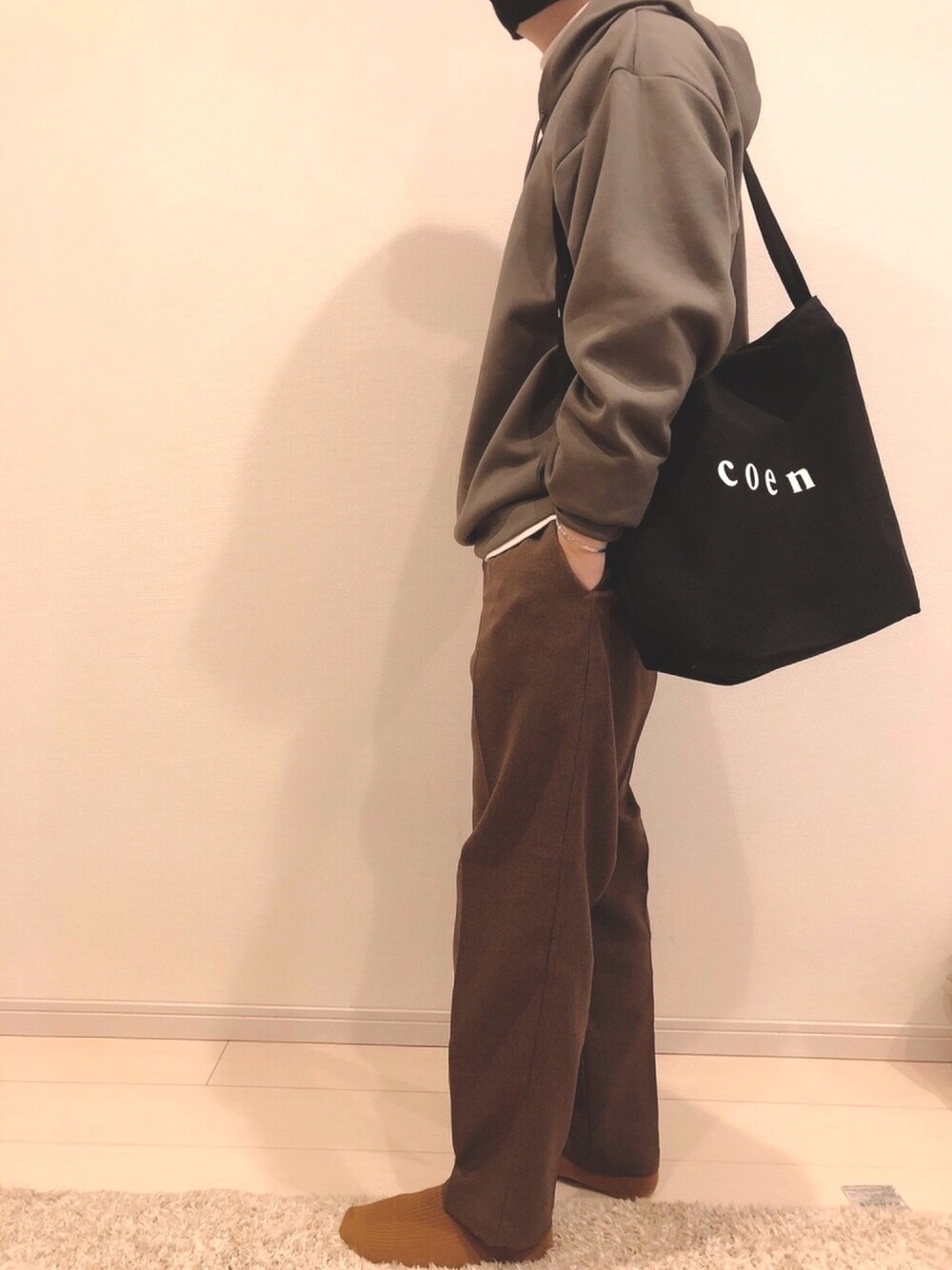 「秋冬コーデ、パーカー、タートルネック、ブラウン、コーエン、GU、UNIQLO、激安コーデ、プチプラ、シンプル」｜「GUのアイテム（チノパンツ、ブラウン系）」を使った、ユキウサギさん（レディース・165cm）の冬コーディネートの1枚目の写真
