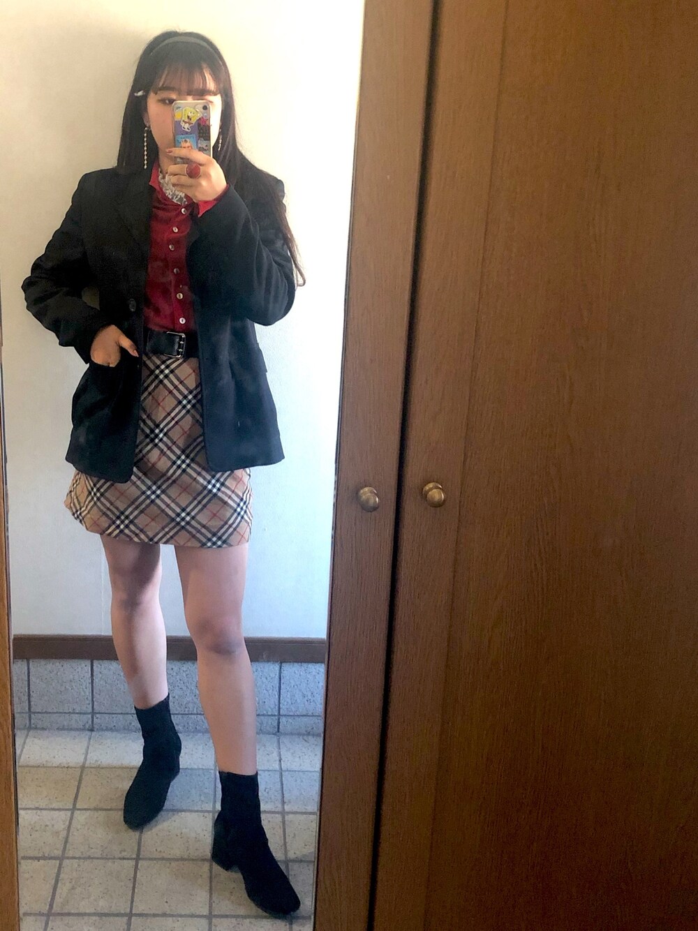 「古着コーデ、バーバリーチェック、burberry、90'sスタイル、ジャケット」｜「GUのアイテム（ブーツ、ブラック系）」を使った、ᴋᴀɴᴀさん（レディース・160cm）の冬コーディネートの1枚目の写真