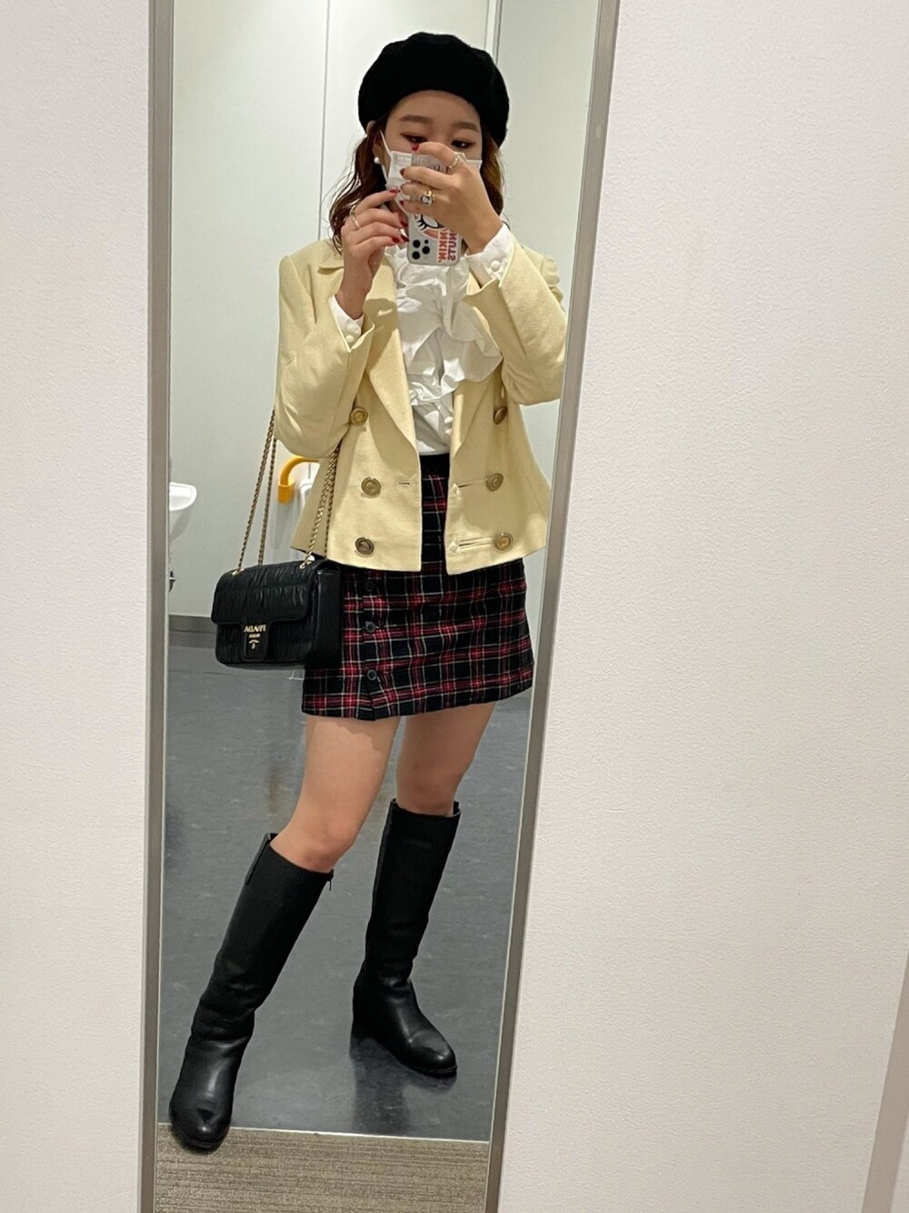 「誕生日、PRADA、古着、古着好きな人と繋がりたい、レトロ、ジャケット、ロングブーツ、ベレー帽、レザーLOVEスナップ、秋のコーデ」｜「H&Mのアイテム（スカート、レッド系）」を使った、ᴋᴀɴᴀさん（レディース・160cm）の秋コーディネートの1枚目の写真