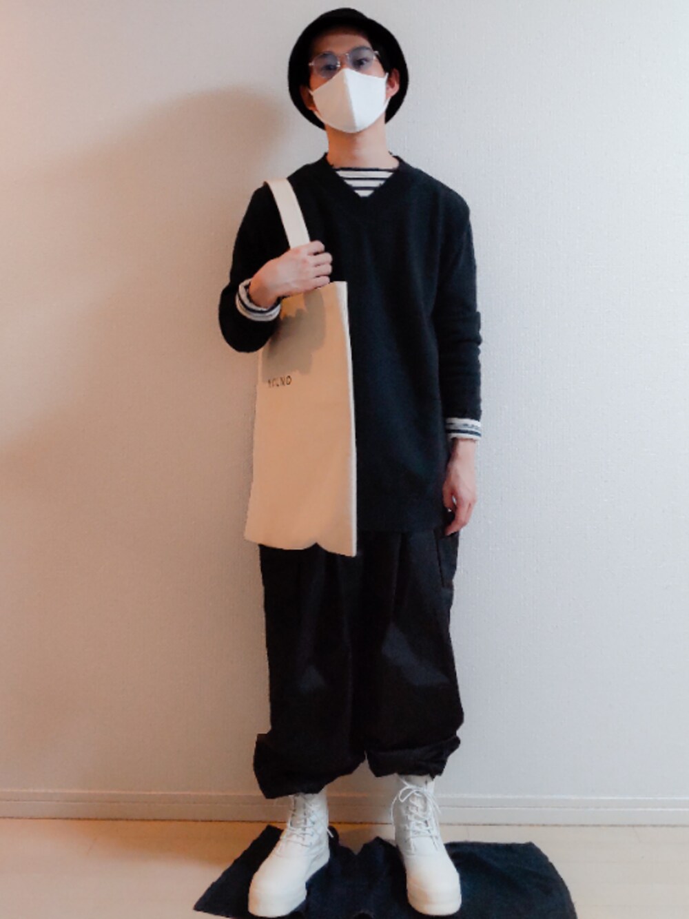 「春コーデ」｜「KANGOLのKANGOL/カンゴール/Bermuda Casual/ベルハット（ハット、ブラック系）」を使った、AAaaさん（メンズ・168cm）の春コーディネートの1枚目の写真