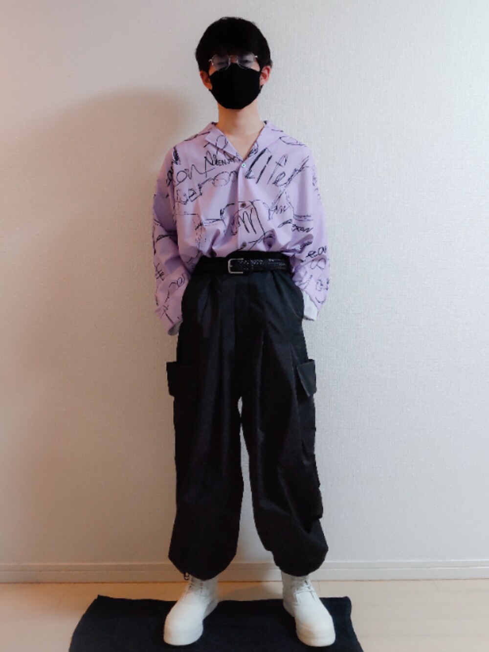 「これが私をアゲる服、韓国ファッション」｜「UNIQLOのアイテム（メガネ、ブルー系）」を使った、AAaaさん（メンズ・168cm）の春コーディネートの1枚目の写真