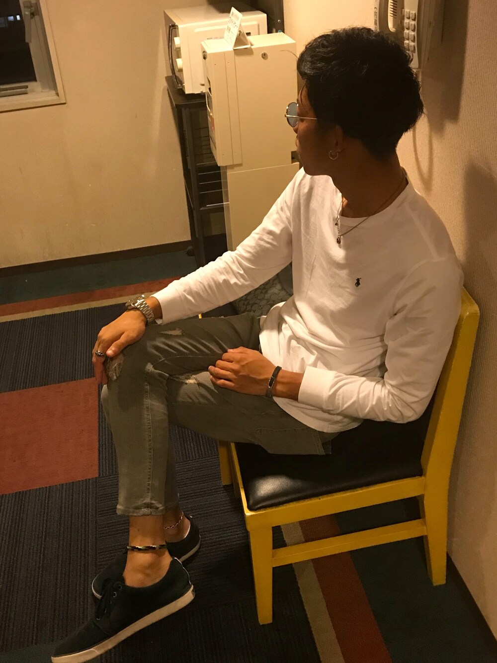 「おしゃれさんと繋がりたい、秋コーデ、キレイめ、大人カジュアル、ootd、休日コーデ、ロンT、いいね、save、フォローお願いします🤑、Polo Ralph Lauren、TOMMY HILFIGER」｜「POLO RALPH LAURENのジャージー ロングスリーブ シャツ（Tシャツ/カットソー、ホワイト系）」を使った、よぴさん（メンズ・184cm）の秋コーディネートの1枚目の写真
