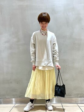 スニーカーを使った 黄色スカート の人気ファッションコーディネート Wear
