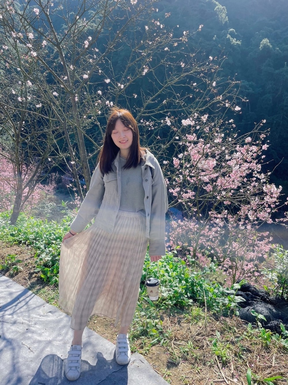 「Taiwan、flower、sakura、三峽、日系穿搭、2021ss、三峽大雄櫻花林」｜「earth music&ecologyのアイテム（その他アウター、グリーン系）」を使った、🧸lmdebさん（レディース・165cm）の春コーディネートの1枚目の写真