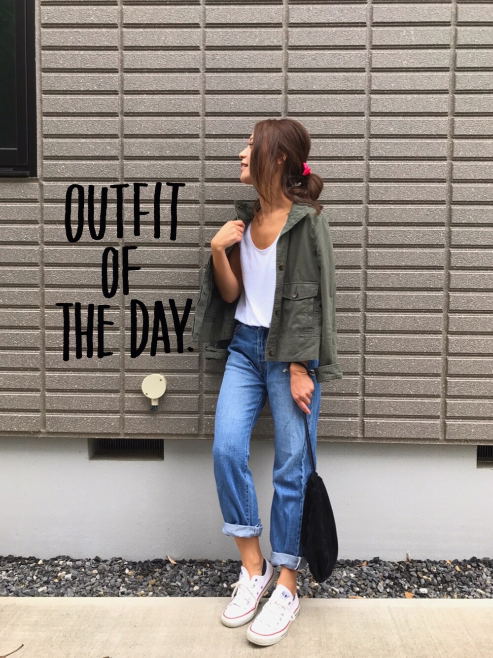 「カジュアルコーデ、オトナカジュアル、シンプル、秋コーデ、デニム、ママコーデ、肩掛け」｜「HOLIDAYのSELVIDGE STRAIGHT DENIM PANTS セルビッチストレートデニムパンツ [ショート丈]（デニムパンツ、ブルー系）」を使った、erikoさん（レディース・163cm）の夏コーディネートの1枚目の写真