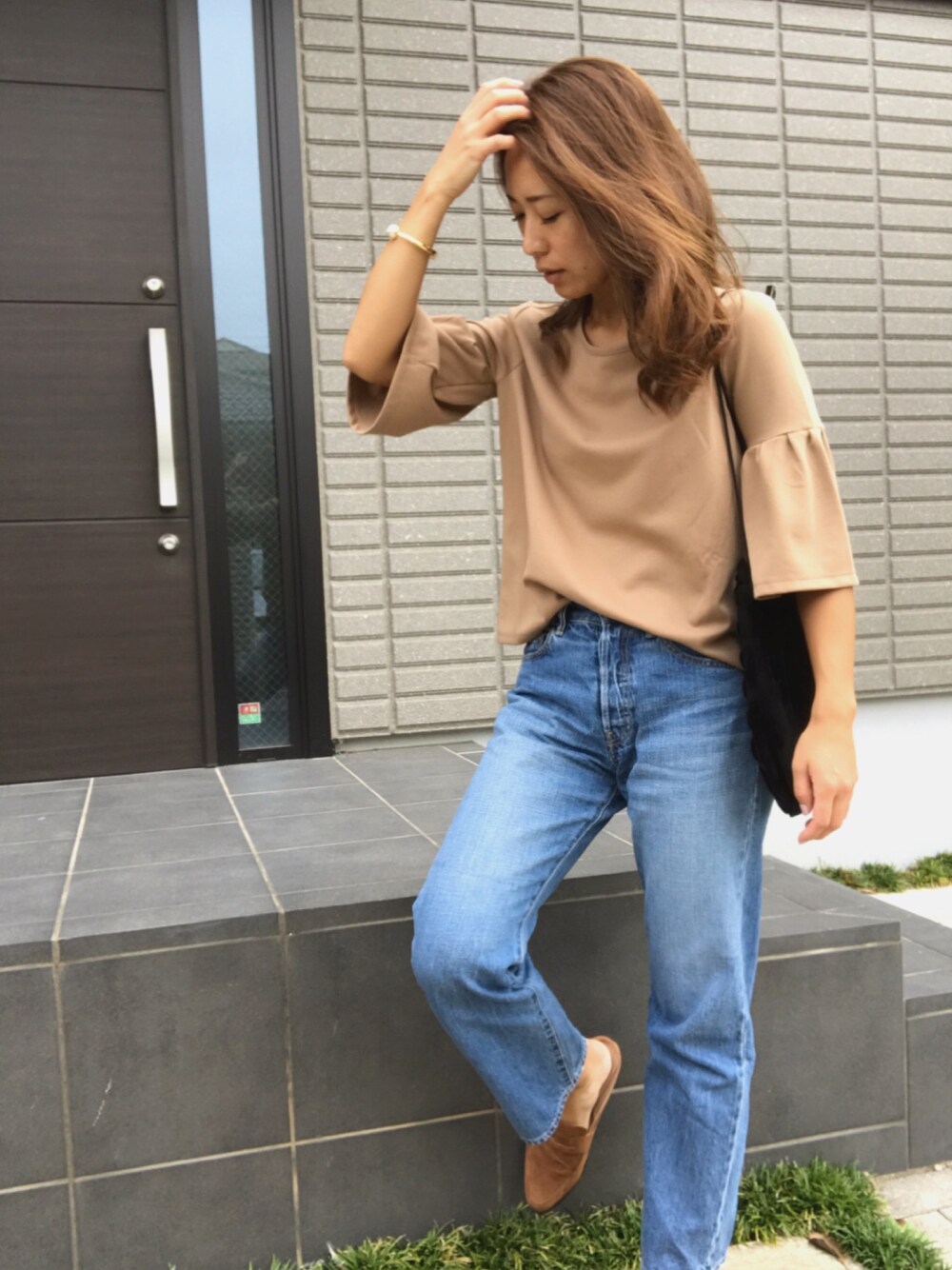 「秋服、秋コーデ、カジュアルコーデ、オトナカジュアル、シンプルコーデ、ママコーデ」｜「GAPのアイテム（Tシャツ/カットソー、ベージュ系）」を使った、erikoさん（レディース・163cm）の秋コーディネートの1枚目の写真