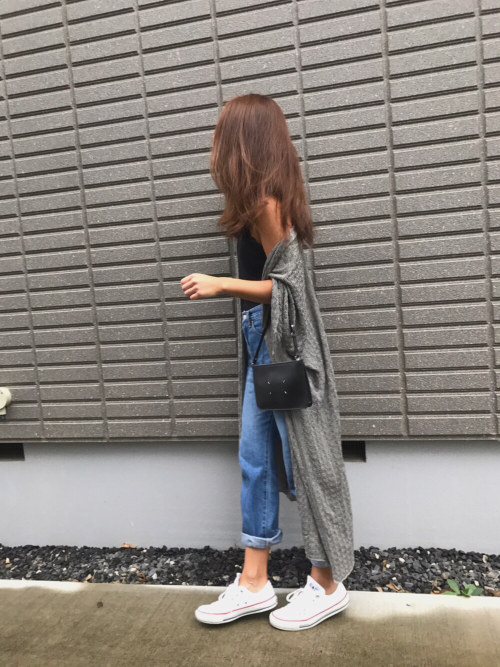 「休日スタイル、オトナカジュアル、大人コーデ、セレブ風、ママコーデ、ロングカーディガン」｜「HOLIDAYのSELVIDGE STRAIGHT DENIM PANTS セルビッチストレートデニムパンツ [ショート丈]（デニムパンツ、ブルー系）」を使った、erikoさん（レディース・163cm）の秋コーディネートの1枚目の写真