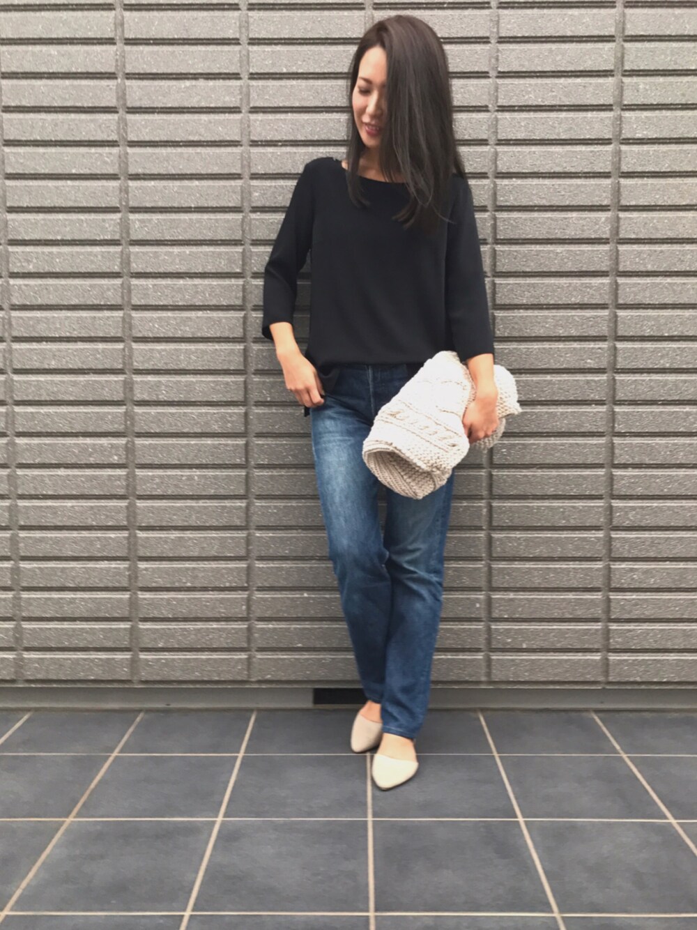 「大人カジュアル、休日スタイル、秋コーデ、オトナ女子、シンプル、ママコーデ」｜「plageのPEクルーネックブラウス◆（シャツ/ブラウス、ブラック系）」を使った、erikoさん（レディース・163cm）の秋コーディネートの1枚目の写真