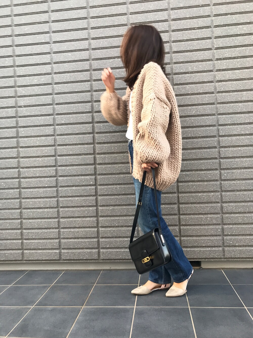 「wearhalloween2017、オトナ女子、ママファッション、ママコーデ、ilovemrmittens、ニットカーディガン、Levi's」｜「plageの《予約》I LOVE MR.MITTENS LOW G カーディガン◆（トップス、ベージュ系）」を使った、erikoさん（レディース・163cm）の秋コーディネートの1枚目の写真