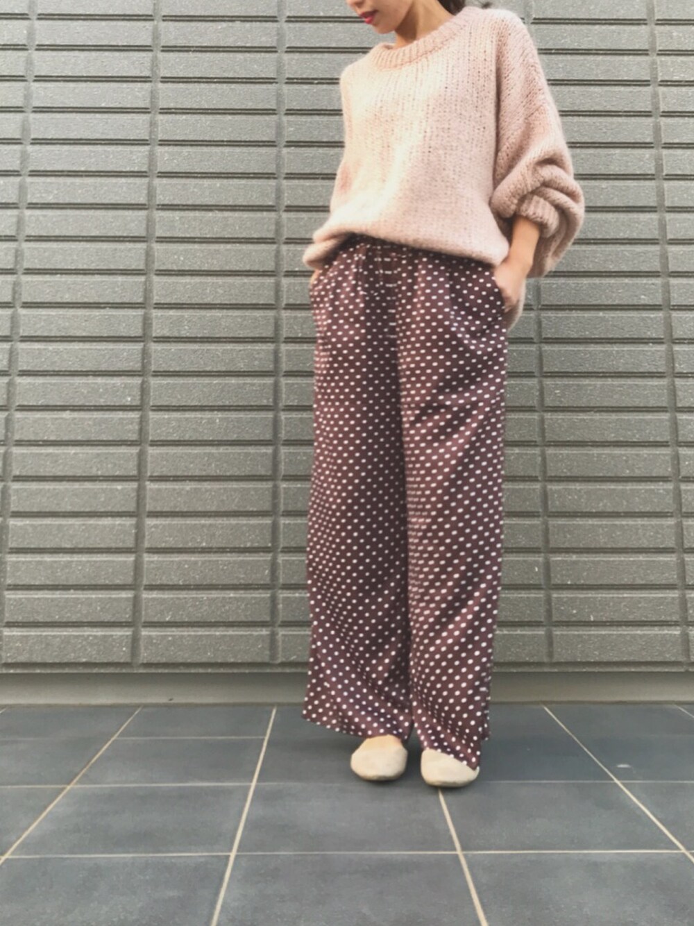 「秋コーデ、オトナカジュアル、ラフ、ゆるコーデ、ZARA、ドット、ママコーデ」｜「ZARAのアイテム（ニット/セーター、ピンク系）」を使った、erikoさん（レディース・163cm）の秋コーディネートの1枚目の写真