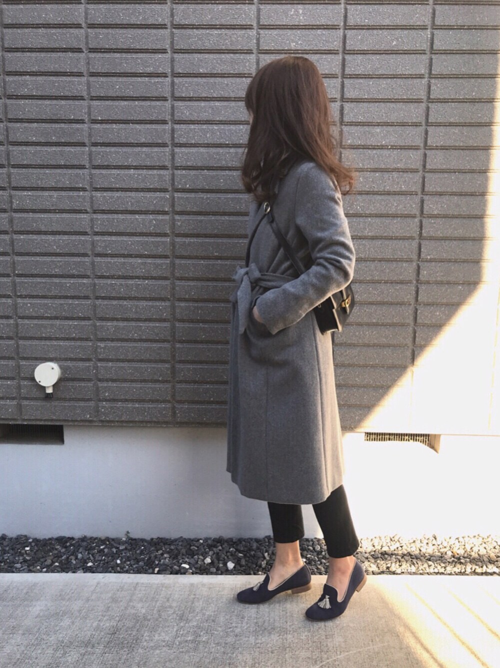 「オトナ女子、カジュアル、オトナカジュアル、かっちりカジュアル、春、ママコーデ」｜「LE JUNのアイテム（チェスターコート、グレー系）」を使った、erikoさん（レディース・163cm）の冬コーディネートの1枚目の写真