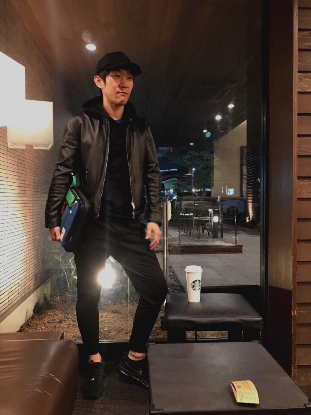 「大人カジュアル、ビームスライツ、ブラックコーデ」｜「NIKEのアイテム（その他パンツ、ブラック系）」を使った、OTTSSANさん（メンズ・177cm）の冬コーディネートの1枚目の写真
