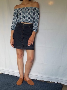 「H&M（エイチ・アンド・エム）のアイテム（その他トップス、ブルー系）」を使った、Rebecca Biggsさん（レディース）の夏コーディネート
