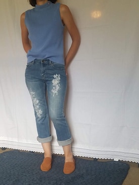 「Who What Wear（-）のアイテム（デニムパンツ、ブルー系）」を使った、Rebecca Biggsさん（レディース）の夏コーディネート