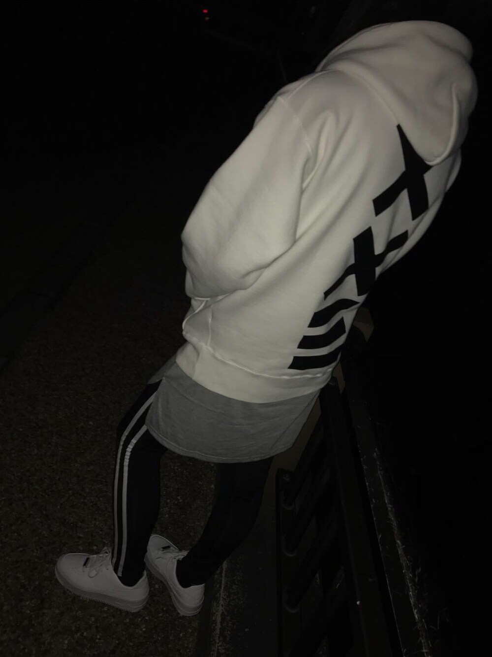 「ストリート、おしゃれさんと繋がりたい」｜「XXⅢ C’est Vingt-Troisのアイテム（パーカー、ホワイト系）」を使った、りさん（レディース・161cm）の秋コーディネートの1枚目の写真