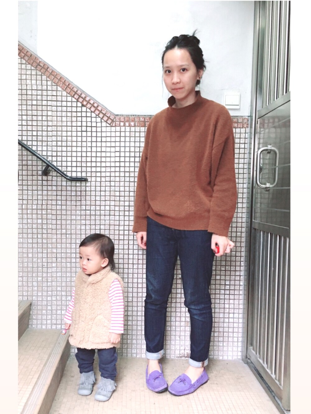 「親子、hkgirl、hkgirls」｜「SENSE OF PLACE by URBAN RESEARCHのアイテム（ニット/セーター、ブラウン系）」を使った、summer.cさん（レディース・161cm）の冬コーディネートの1枚目の写真