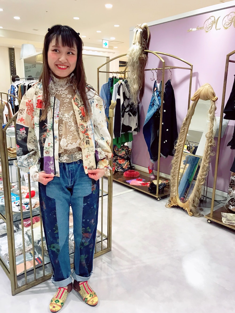 「あちゃちゅむ、イセタンクローゼット、ルクアイーレ、花柄、デニム、春夏コーデ」｜「ahcahcumのアイテム（ジャケット/アウター、ベージュ系）」を使った、yukikoさん（レディース・164cm）の春コーディネートの1枚目の写真