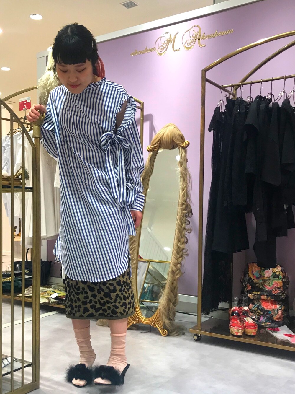 「ストライプ、ワンピース、ひょう柄、あちゃちゅむ、イセタンクローゼット、ルクアイーレ」｜「ahcahcumのストライプ　2WAY　OP（ワンピース、ブルー系）」を使った、yukikoさん（レディース・164cm）の春コーディネートの1枚目の写真