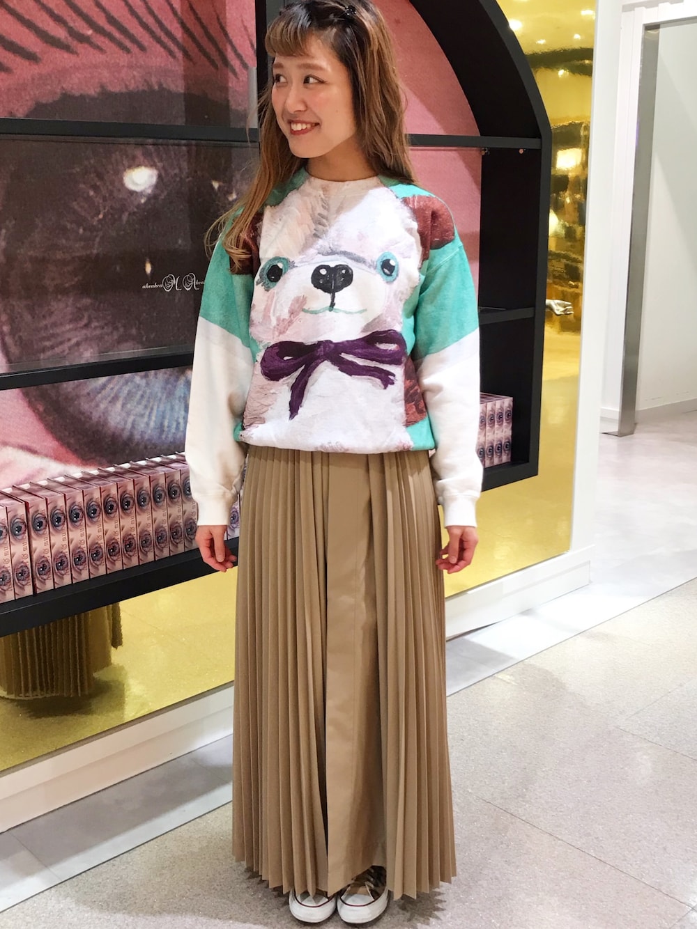 「あちゃちゅむ、ナタリーレテ、スウェット、プリーツスカート、イセタンクローゼット、ルクア大阪、ルクアイーレ」｜「ahcahcumのNathalie パンダmothガールスエット（その他アウター、グリーン系）」を使った、yukikoさん（レディース・164cm）の秋コーディネートの1枚目の写真