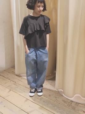 「RNA-N（アールエヌエーエヌ）のアイテム（デニムパンツ）」を使った、hiroseさん（レディース・155cm）の春コーディネート