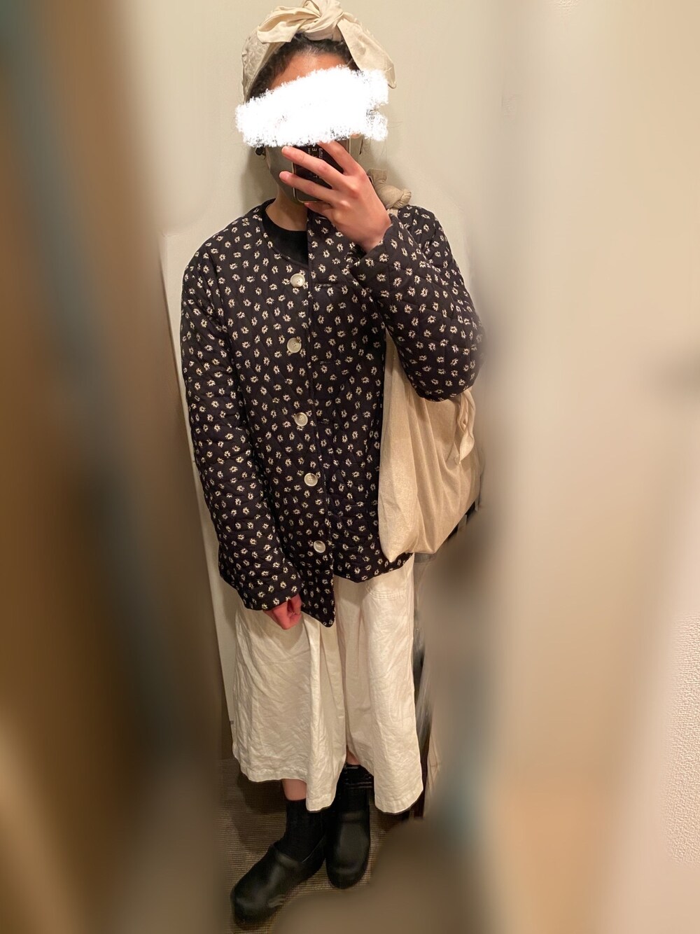 「スカート、モノトーン、ヘアバンド、ユニクロ、オーシバル、ダンスコ、ともふく」｜「u_dresserのアイテム（ノーカラージャケット、ブラック系）」を使った、とりにくさん（レディース・160cm）の春コーディネートの1枚目の写真