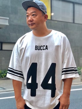 「ナンバリングT」｜木下隆行さん（メンズ・183cm）の夏コーディネート