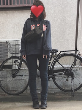 「GAP（ギャップ）のGap フレンチテリー フラッグロゴ パーカー（パーカー、ブルー系）」を使った、ぷりん♪さん（レディース）の秋コーディネート