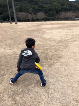 「Moujonjon（ムージョンジョン）のアイテム（デニムパンツ）」を使った、Riさん（キッズ・110cm）の冬コーディネート