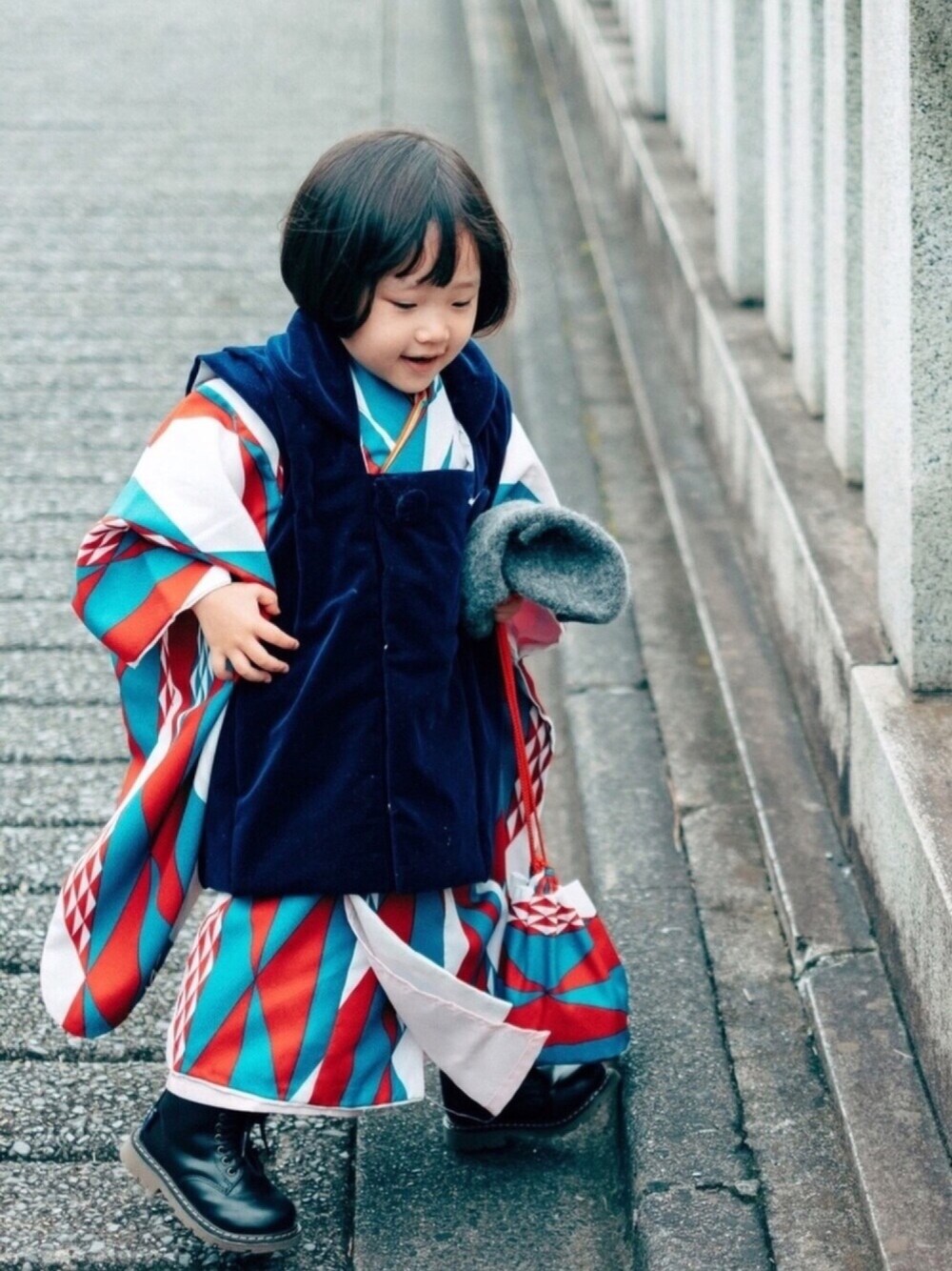 「七五三、3歳、和装、着物、ブーツ、100、753、モダン、レトロ、ボブ」｜「ひよこ商店のアイテム（浴衣、ブルー系）」を使った、fuuuʕ•ᴥ•ʔさん（キッズ・100cm）の秋コーディネートの1枚目の写真