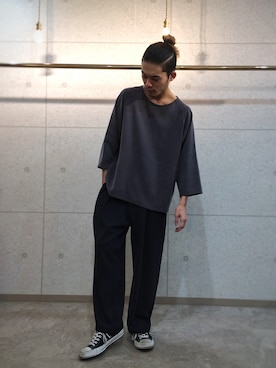 「roundabout（ラウンダバウト）のアイテム（パンツ）」を使った、平塚直人 さん（メンズ・175cm）の春コーディネート