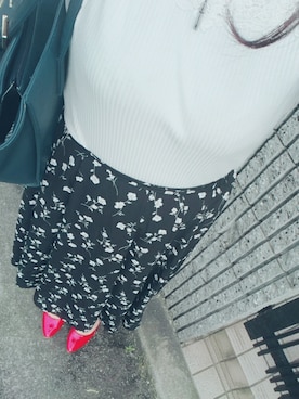 「Honeys（ハニーズ）のアイテム（トップス、ホワイト系）」を使った、菜摘さん（レディース・162cm）の春コーディネート