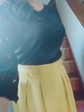 「Honeys（ハニーズ）のアイテム（スカート、イエロー系）」を使った、菜摘さん（レディース・162cm）の春コーディネート