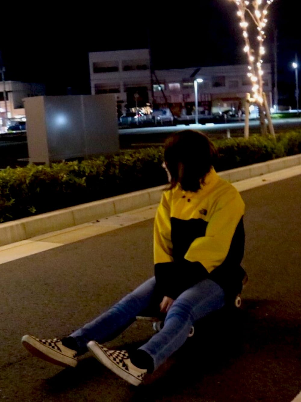 「休日スタイル、ストリート系、ノースフェイス、スケボー、おしゃれさんと繋がりたい」｜「THE NORTH FACEのTHE NORTH FACE/ザ・ノースフェイス　Hydrena Wind Jacket/ハイドレナウィンドジャケット NP21835（ナイロンジャケット、イエロー系）」を使った、heiさん（レディース・151cm）の秋コーディネートの1枚目の写真