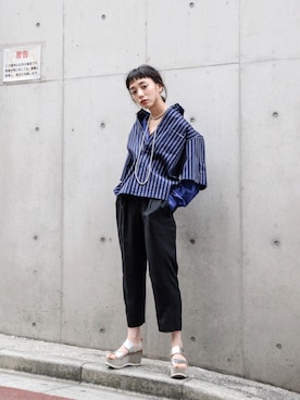 「ブルー×ブラック」｜「アイテム（アンサンブル）」を使った、仲西さほみさん（レディース・156cm）の秋コーディネート