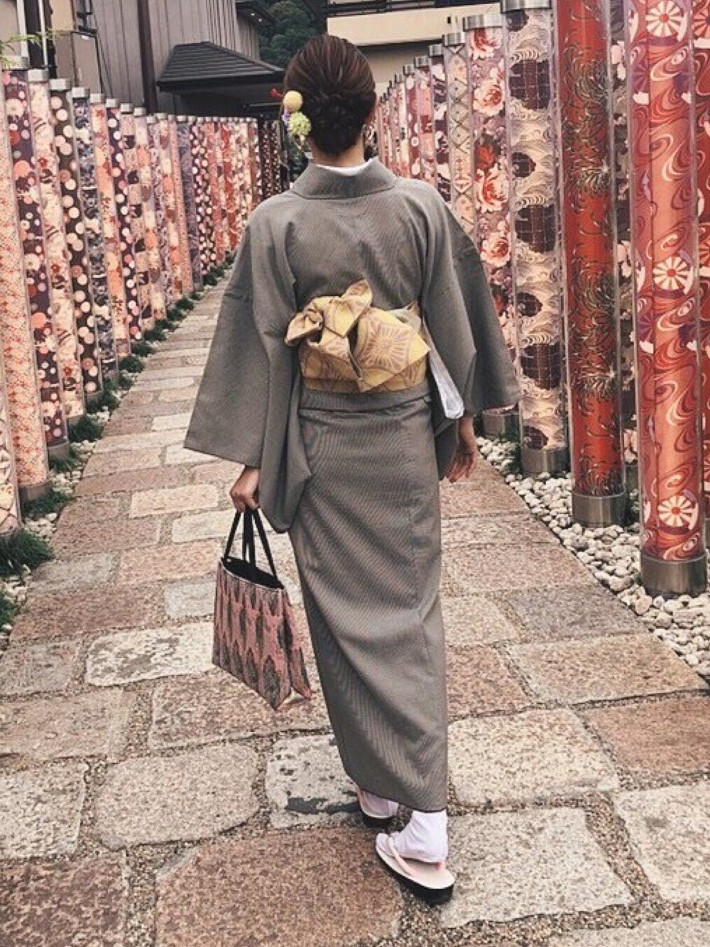 「着物、レンタル着物、シンプルコーデ、グレー、和服、ヘアアレンジ、レトロ、旅行、シンプル、ピンク」｜「京越のアイテム（着物、グレー系）」を使った、linaさん（レディース・165cm）の冬コーディネートの1枚目の写真
