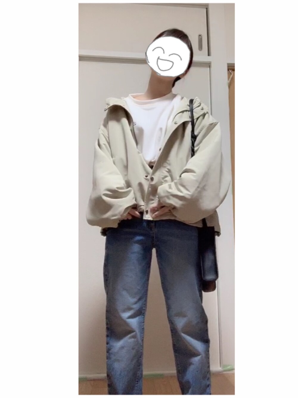 「kutir、GRL、fifth、スウェット、デニム、GU、ハイウエストストレートジーンズ、マウンテンパーカー、低身長」｜「kutirの【低身長向けSサイズあり】ボアライナー付袖ボリューム2WAYマウンテンパーカー（マウンテンパーカー、ベージュ系）」を使った、みとさん（レディース・151cm）の春コーディネートの1枚目の写真