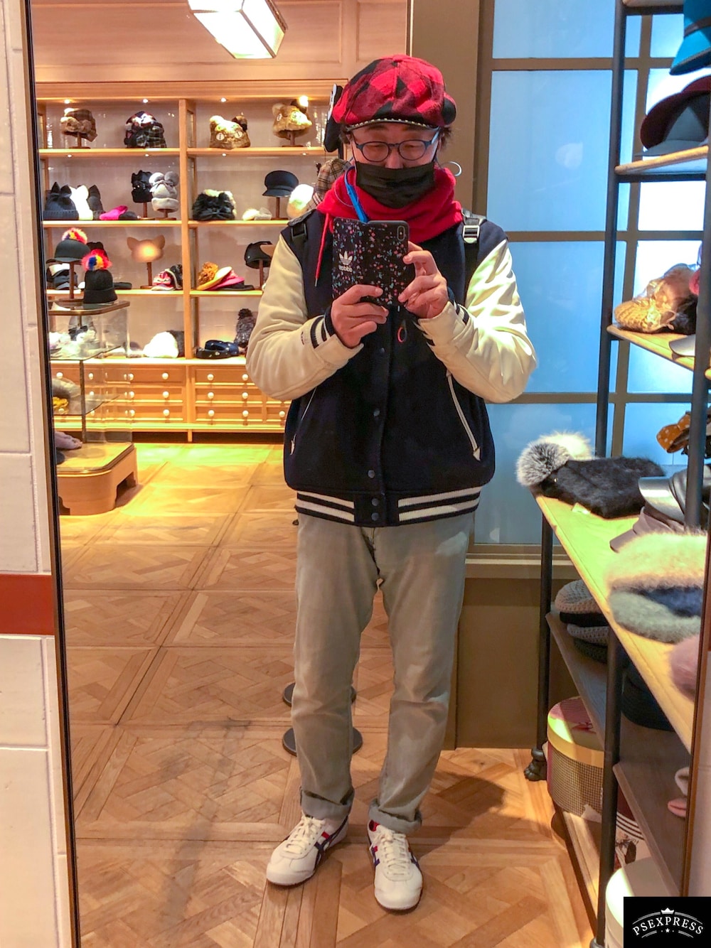 スタジャンを使った「オニツカタイガー」のメンズ人気ファッション