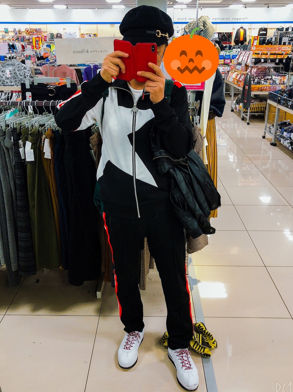 Onitsuka Tigerのセットアップを使った人気ファッションコーディネート