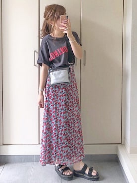 「アイテム（ボディバッグ/ウエストポーチ、シルバー系）」を使った、ycmさん（レディース・160cm）の春コーディネート