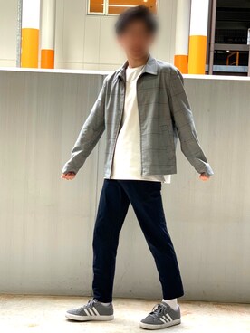 「adidas（アディダス）のアイテム（スニーカー、グレー系）」を使った、あんじさん（メンズ・171cm）の春コーディネート