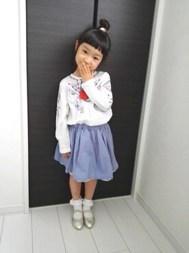 「CIAOPANIC TYPY（チャオパニックティピー）のアイテム（シューズ、ゴールド系）」を使った、Sumina*°さん（キッズ・100cm）の春コーディネート