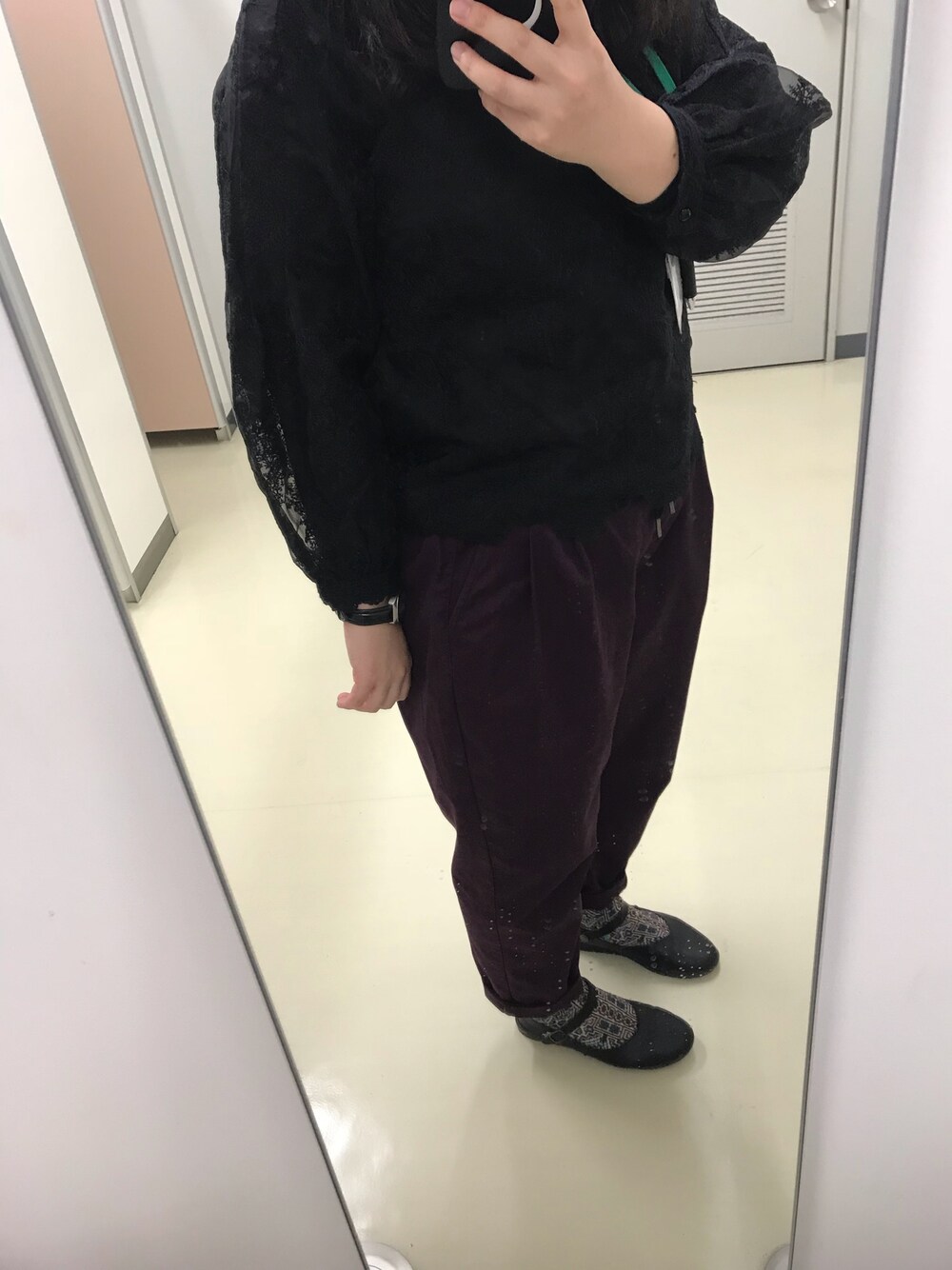 「黒、レース」｜「brand ?のアイテム（シャツ/ブラウス、ブラック系）」を使った、さらよこ☻さん（レディース・155cm）の秋コーディネートの1枚目の写真