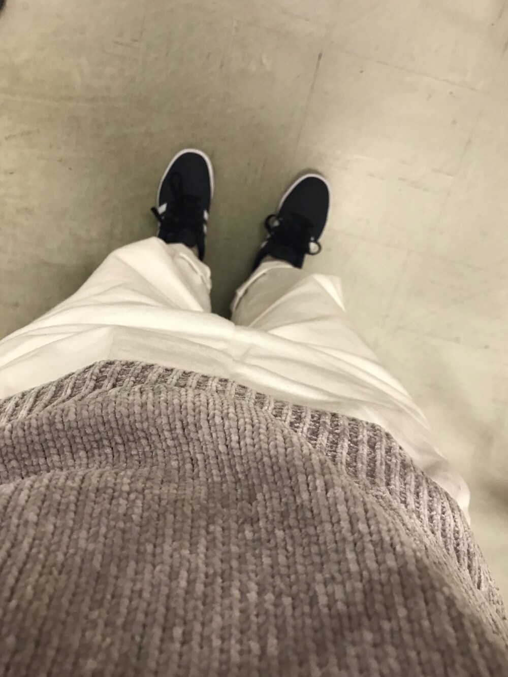 「adidas」｜「adidasのアイテム（スニーカー、ブルー系）」を使った、さらよこ☻さん（レディース・155cm）の秋コーディネートの1枚目の写真