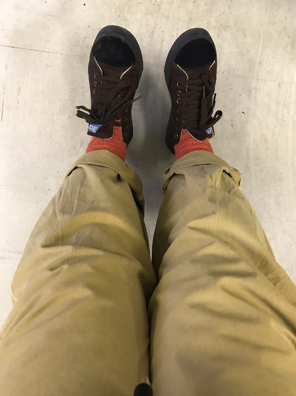 「ベージュ、パンツスタイル、メンズライク」｜「bukhtのアイテム（パンツ、ベージュ系）」を使った、さらよこ☻さん（レディース・155cm）の冬コーディネートの1枚目の写真