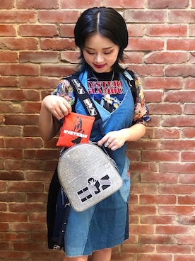 「アイテム（バックパック/リュック、シルバー系）」を使った、aykさん（レディース・157cm）の夏コーディネート