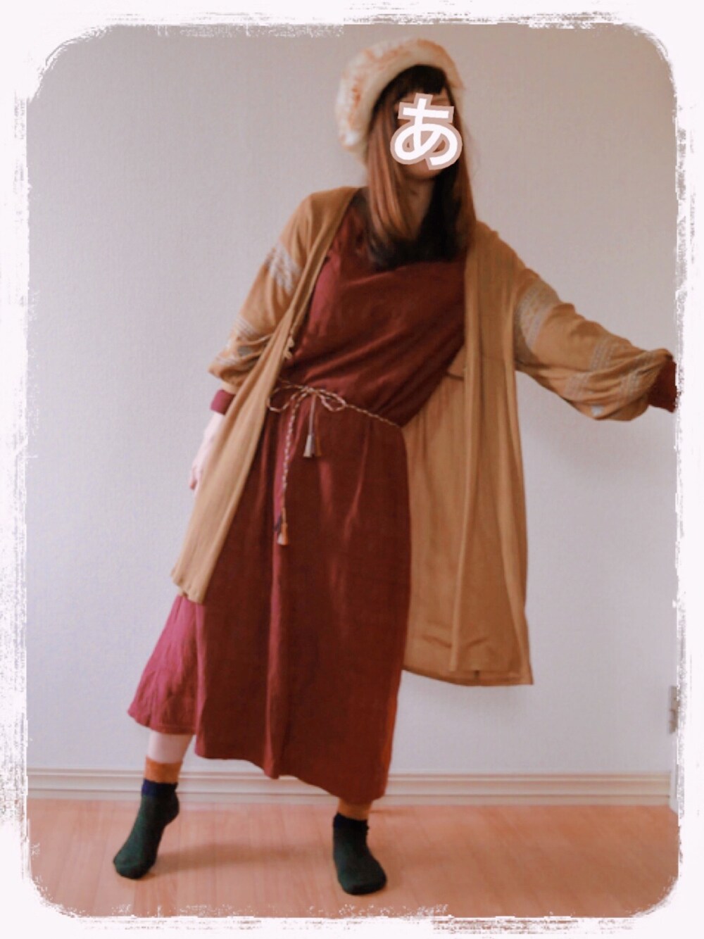 「チャイハネ、チチカカ、ファー帽子、ロングワンピース、ワインレッド、古着、古着MIX、ボリューム袖、個性派、秋冬コーデ」｜「チャイハネのアイテム（ワンピース、レッド系）」を使った、あずすさん（レディース・158cm）の冬コーディネートの1枚目の写真