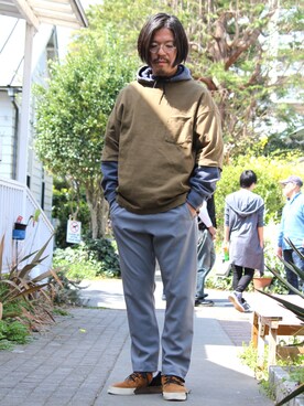 「リラックスパンツ」｜「アイテム（スラックス）」を使った、MATSUMOTOHIKOさん（メンズ・173cm）の春コーディネート