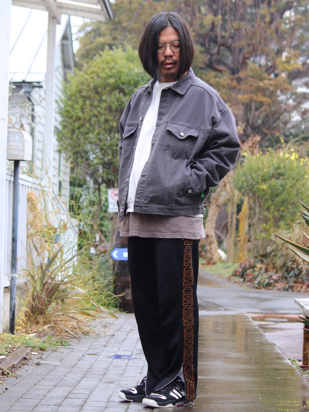 WILLY CHAVARRIAのデニムジャケットを使った人気ファッション